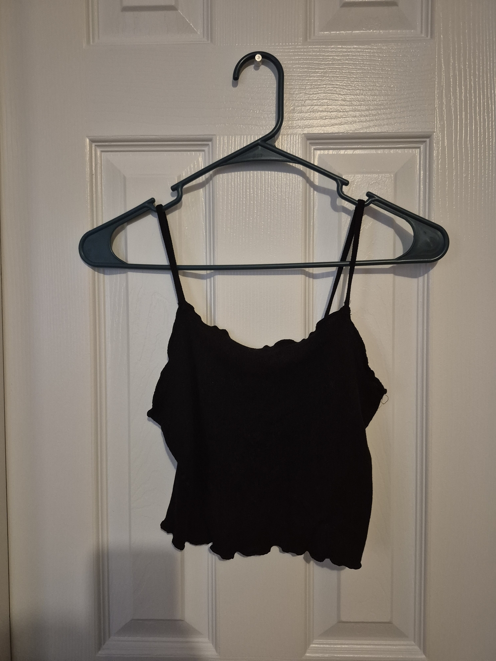 Black Scalloped Hem Spaghetti Strap Crop Top